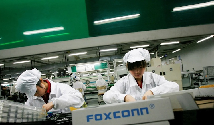 Китайские подрядчики Apple стали активнее набирать рабочих в преддверии запуска iPhone 13