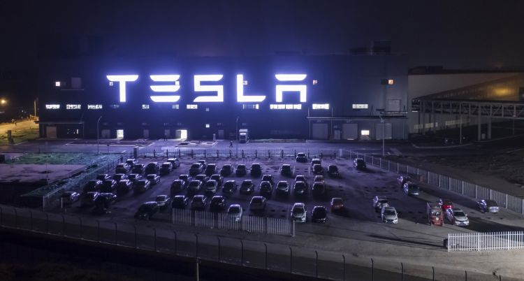 Китайские покупатели отвернулись от Tesla — шанхайский завод компании теперь работает на Европу