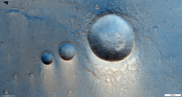 Фото дня: великолепное трио марсианских кратеров