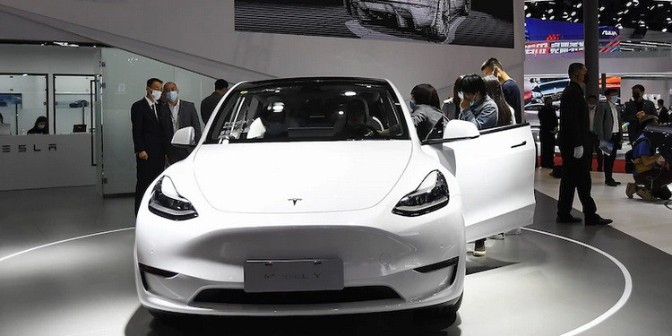 Акции Tesla рухнули на фоне новостей о проверке безопасности её автопилота