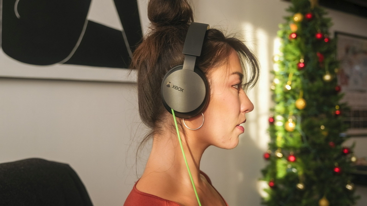 Microsoft представила проводную гарнитуру Xbox Stereo Headset с пространственным звуком