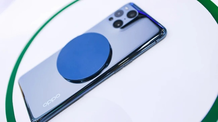 Oppo стала ещё одной компанией, скопировавшей магнитную беспроводную зарядку Apple MagSafe