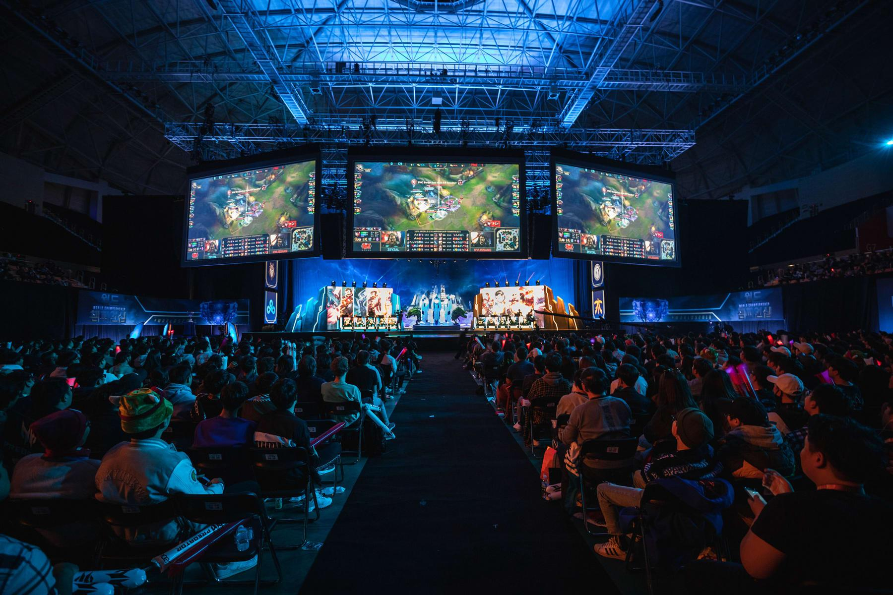 Чемпионат мира по League of Legends перенесли из Китая в Европу