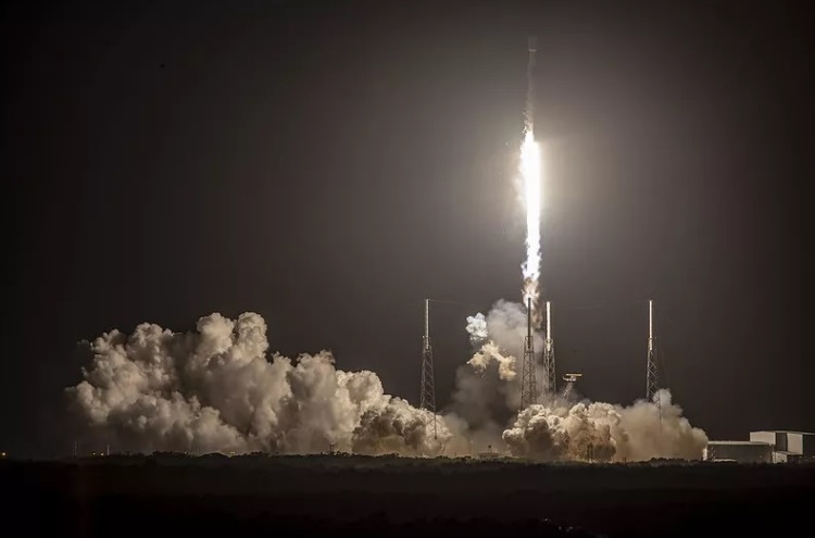 SpaceX приостановила пуски спутников Starlink, чтобы оснастить их лазерами