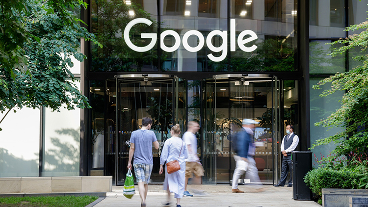 Акции Alphabet достигли рекордной цены они растут быстрее всех в технологическом секторе
