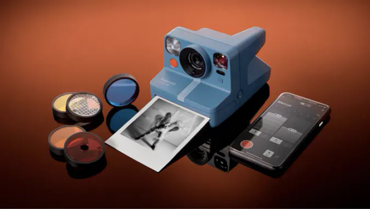 Представлена фотокамера мгновенной печати Polaroid Now+ с набором фильтров в комплекте