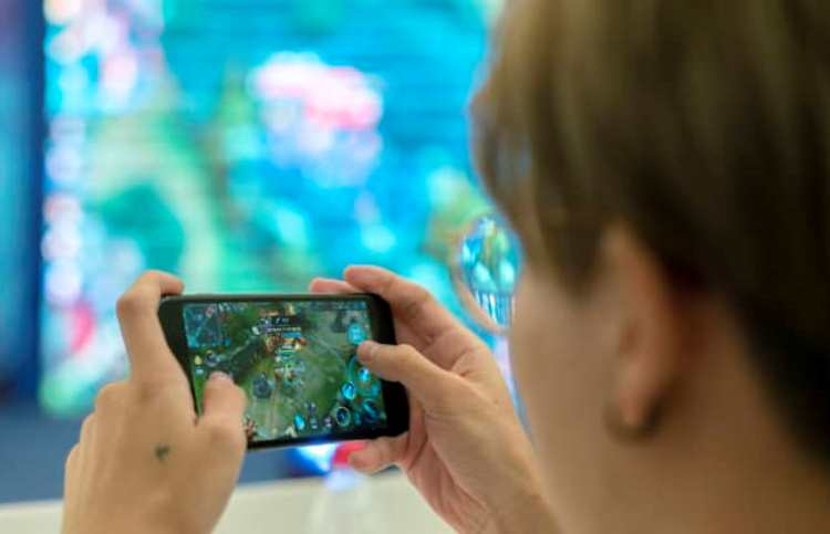 Введение трёхчасового ограничения на видеоигры для детей в Китае привело к падению цен на акции Tencent и NetEase