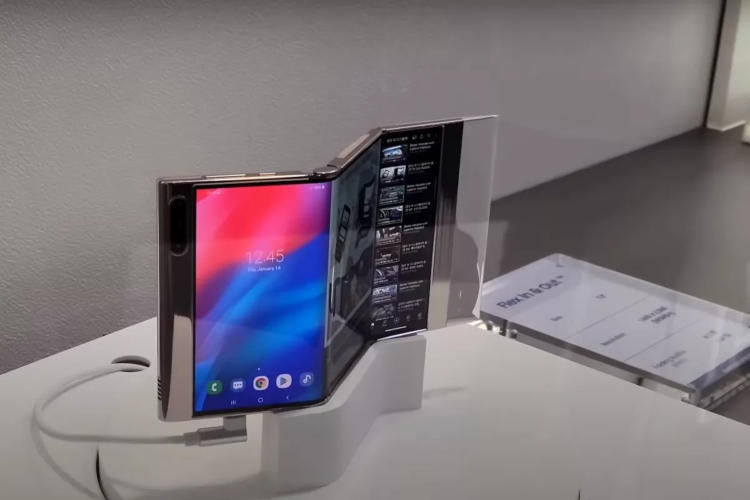 Samsung показала рабочий прототип смартфона с экраном-гармошкой