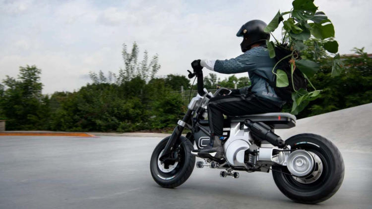 BMW представила Motorrad CE 02 небольшой электрический мотоцикл без излишеств