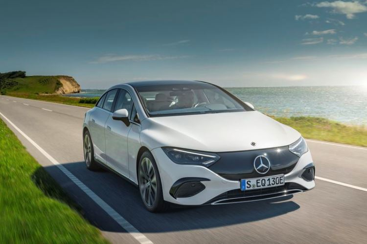 Mercedes-Benz представила продвинутый электрический седан EQE