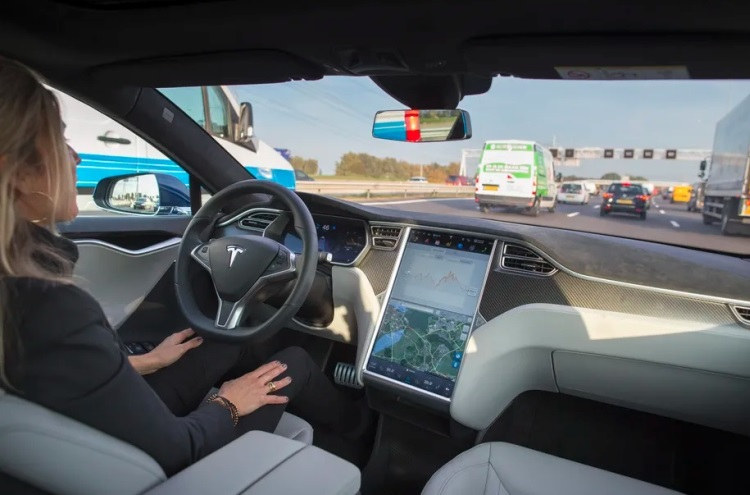 Расследование в отношении автопилота Tesla затронуло системы помощи водителю других производителей