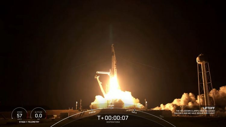 Миссия SpaceX Inspiration4 успешно стартовала: четверо астронавтов-любителей проведут на орбите трое суток