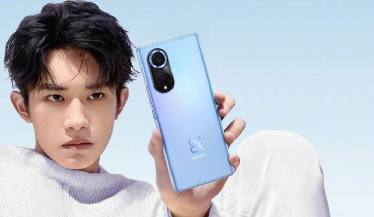 Huawei держится в тройке лидеров рынка премиум-смартфонов, несмотря на санкции