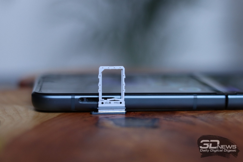  Samsung Galaxy Z Flip3, слот для одной карточки стандарта nano-SIM 