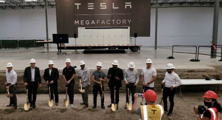 Tesla заложила фундамент нового предприятия по производству стационарных систем хранения электроэнергии