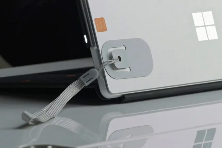 Microsoft создала комплект Surface Adaptive Kit, который упростит работу с устройствами для людей с ограниченными возможностями