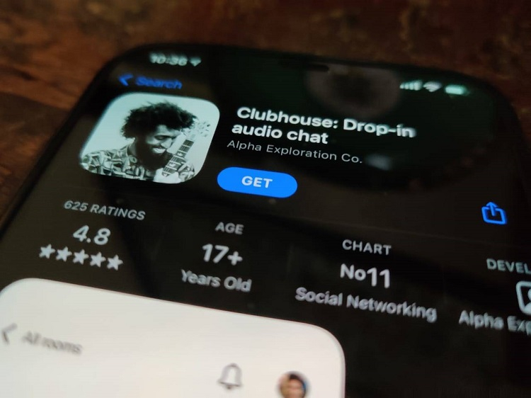 Clubhouse добавит возможность записывать беседы и делиться видеоклипами