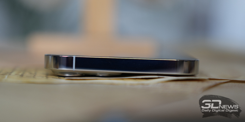  iPhone 13 Pro Max, верхняя грань свободна от функциональных элементов 