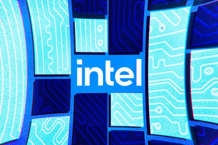 Дефицит полупроводников сохранится до 2023 года, считает глава Intel