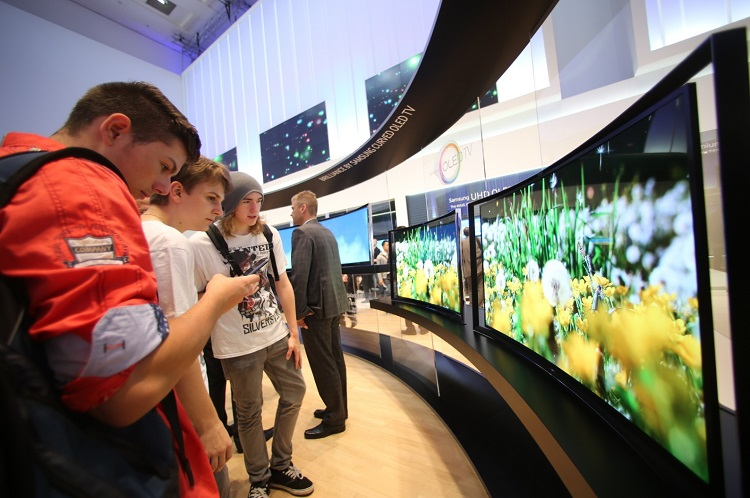 Samsung увеличит производство OLED-панелей для удовлетворения растущего спроса