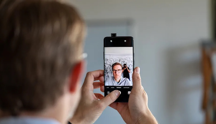 Смартфоны на новом Snapdragon могут поставить крест на конфиденциальности — у них будет вечно активная фронтальная камера