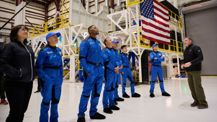 Blue Origin отправила в космос сразу шесть космических туристов