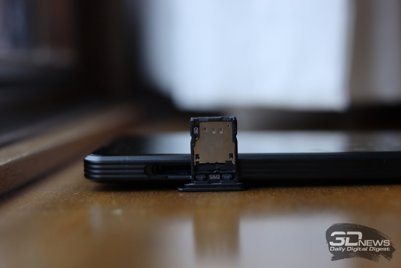  Sony Xperia PRO-I, слот для SIM-карт и/или карты памяти microSD 