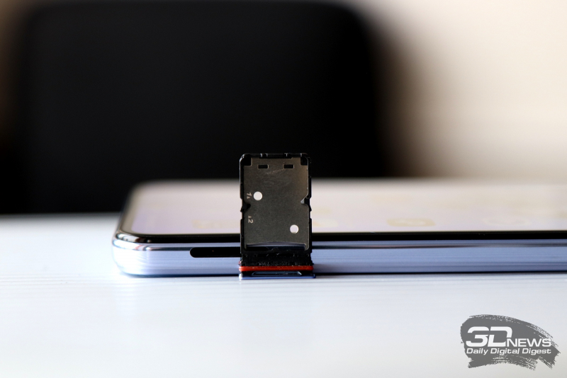  Слот для двух карточек nano-SIM и одной карточки MicroSD 