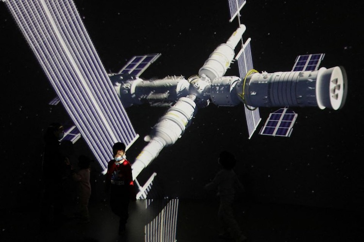 Китайская космическая станция дважды чуть не столкнулась со спутниками Starlink — китайцы обрушили свой гнев на Маска