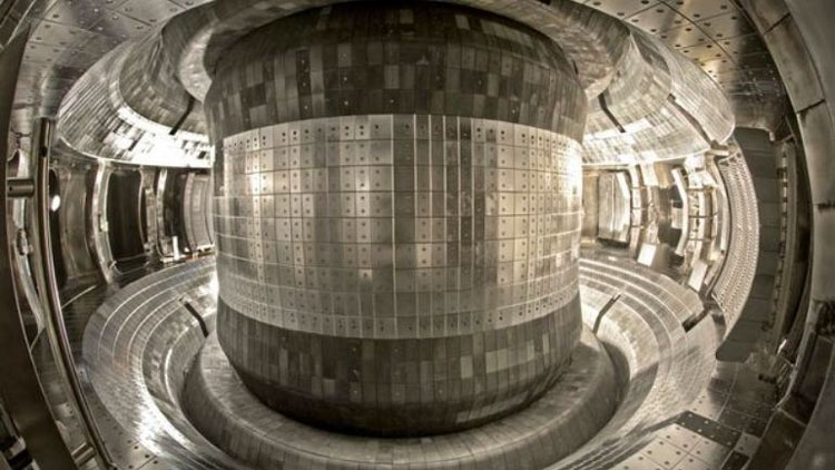 Experimental Advanced Superconducting Tokamak внутри. Источник изображения: SCMP