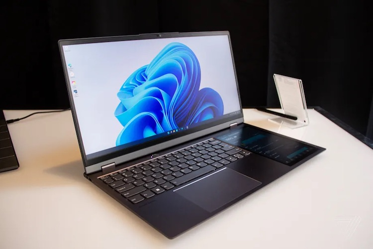 Lenovo представила ThinkBook Plus Gen 3 — 17-дюймовый ноутбук с дополнительным 8-дюймовым экраном
