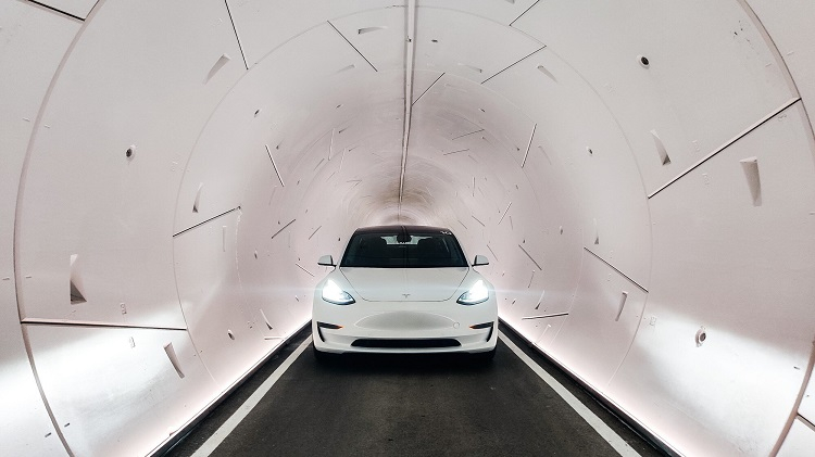 Во время выставки CES 2022 в туннелях Vegas Loop Илона Маска начали возникать пробки из электромобилей Tesla"