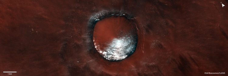 Фото дня: «лед и пламень» — удивительные красоты Марса глазами российско-европейского зонда TGO"