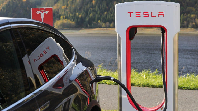 Автопилот Tesla подорожает до $12 тысяч