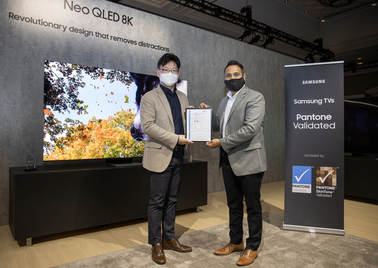 Новые QLED-телевизоры Samsung первыми в мире получили сертификат Pantone Validated