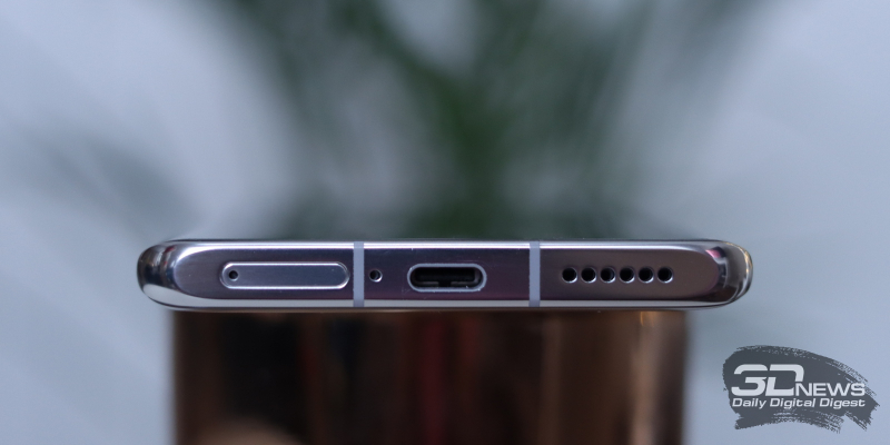  Huawei P50 Pro, нижняя грань: слот для SIM-карт/карты памяти NM, динамик, микрофон, порт USB Type-C 