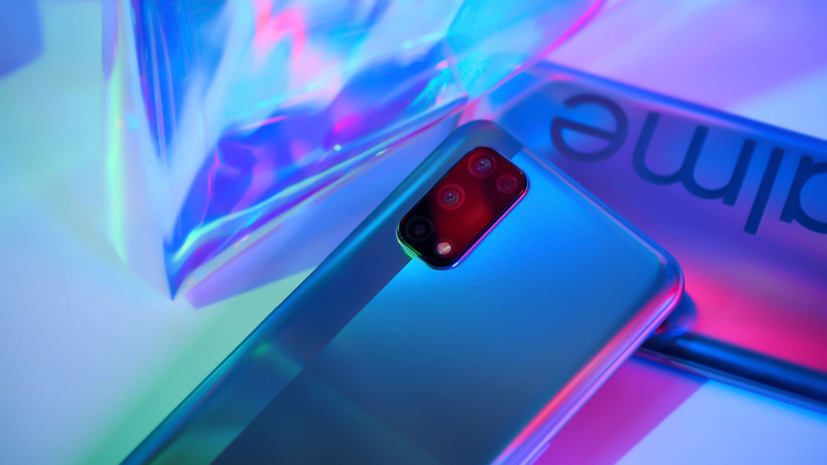 Realme проектирует смартфоны с ультрабыстрой 150-Вт зарядкой