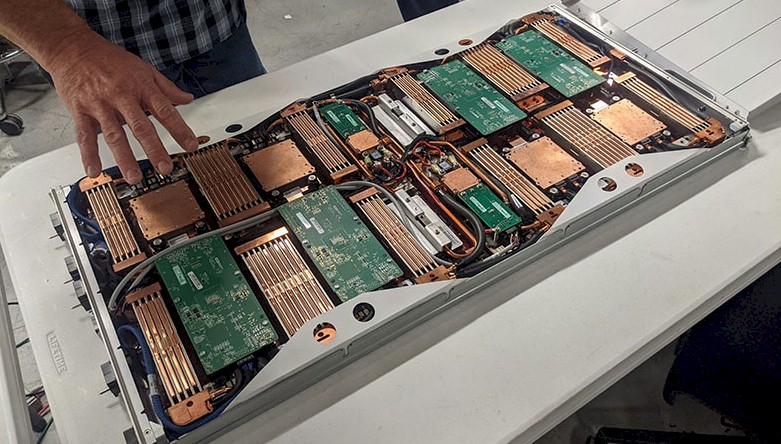  Вычислительный узел Cray EX Shasta на базе Sapphire Rapids: 8 процессоров с СЖО «прямого контакта» 