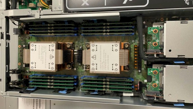  Процессорный блок изнутри: воздушное охлаждение Sapphire Rapids и 8 модулей DDR5 на процессор 