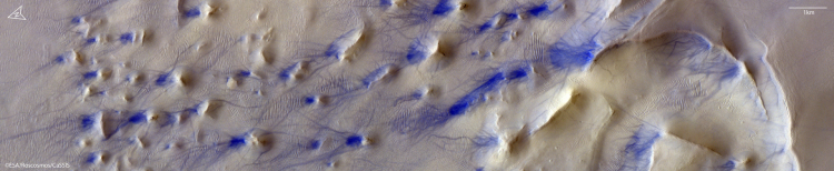 «Роскосмос» и ЕКА показали в деталях следы «Пылевых дьяволов» на Марсе1