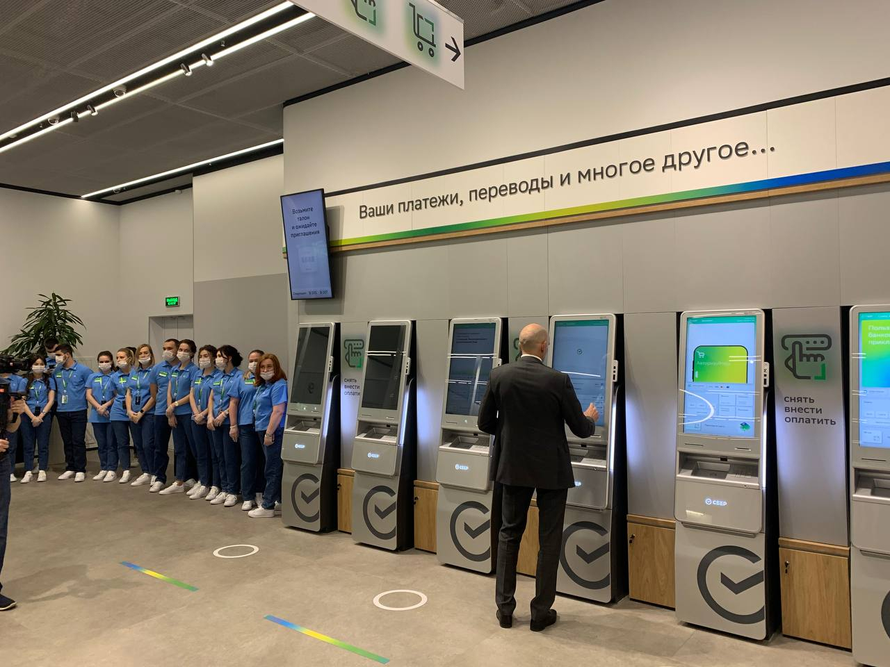 В России случился сбой в работе трёх крупных банков — Сбербанка, ВТБ и Райффайзенбанка