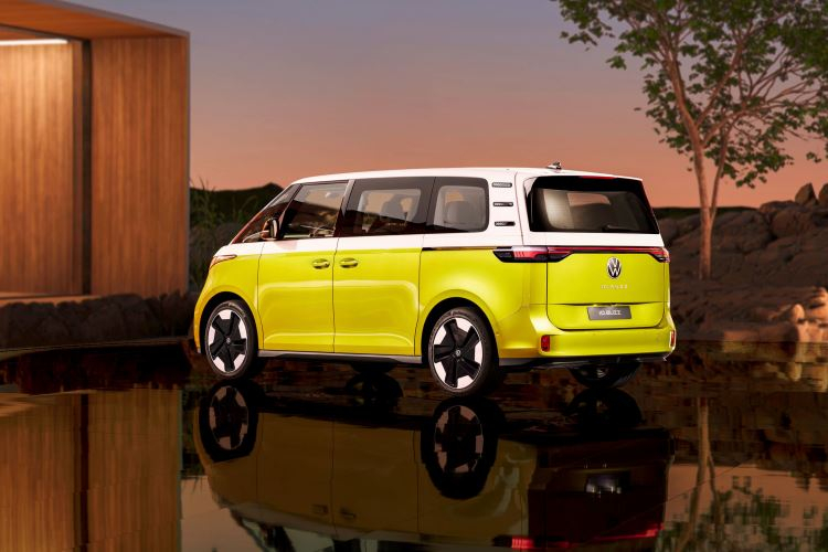 Volkswagen представила серийную версию электрического фургона ID.Buzz — переиздание легендарного Type 2