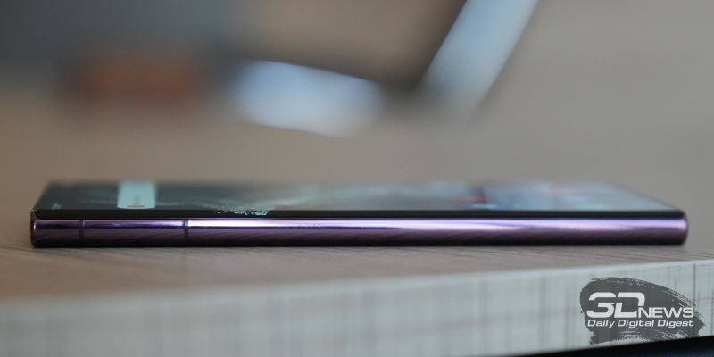  Samsung Galaxy S22 Ultra, левая грань свободна от функциональных элементов 