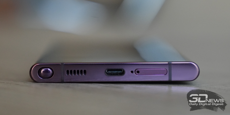  Samsung Galaxy S22 Ultra, нижняя грань: слот для карточек nano-SIM, микрофон, порт USB Type-C, основной динамик, паз для пера S Pen 