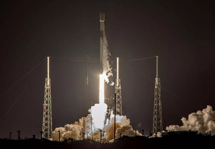SpaceX запустит 60 ракет Falcon 9 в этом году — это больше, чем Китай запустил за 2021 год"