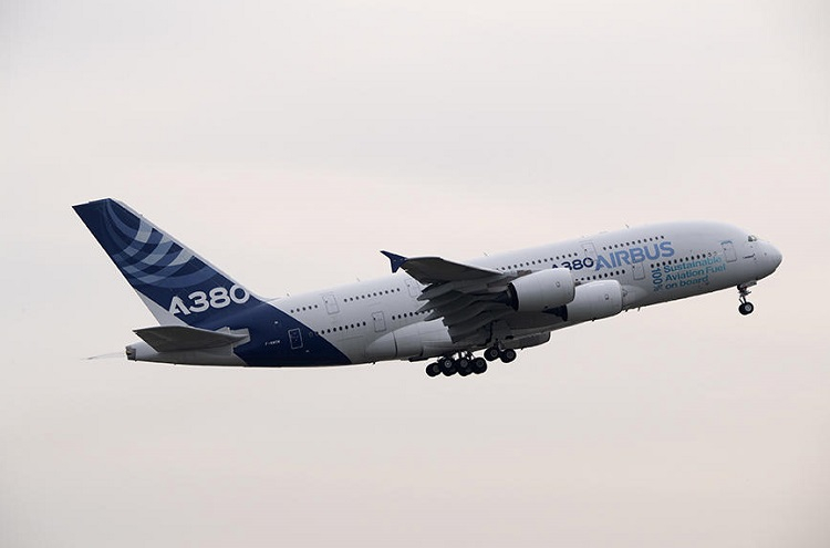 Большой пассажирский лайнер Airbus A380 впервые совершил полёт на 100 % биотопливе"