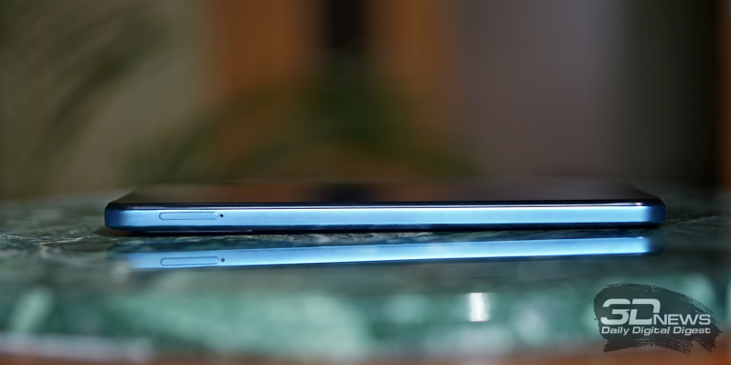  Xiaomi POCO M4 Pro, левая грань: слот для двух SIM-карт и одной карты памяти 
