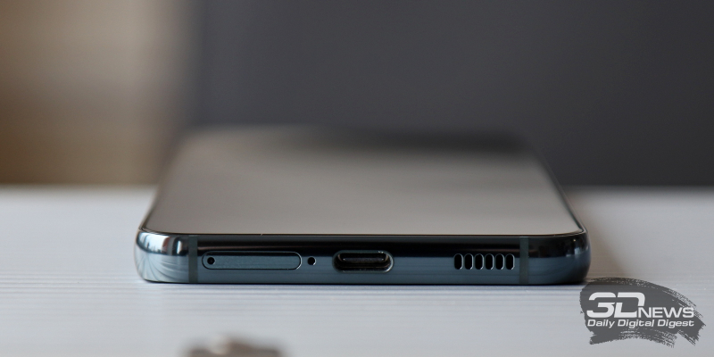  Samsung Galaxy S22, нижняя грань: слот для карточек nano-SIM, микрофон, порт USB Type-C, основной динамик 