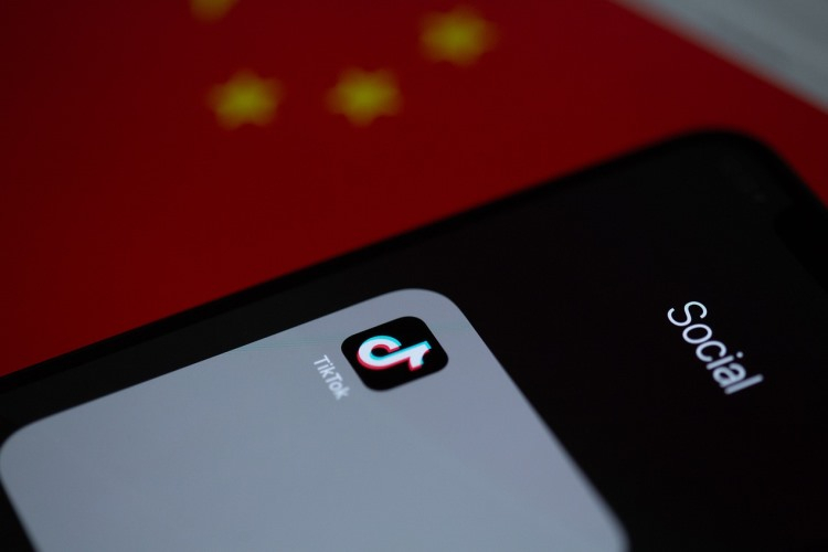 TikTok якобы создал в России специальную версию своей платформы, где удаляет весь запрещённый контент