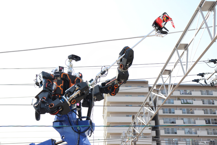 В Японии создали робота-гуманоида для работ на железной дороге"